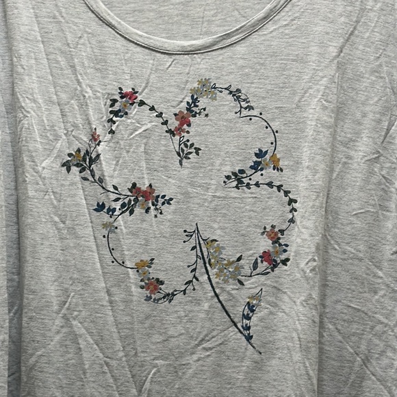 Maurices Floral Shamrock Graphic Top Size L - Picture 2 of 4